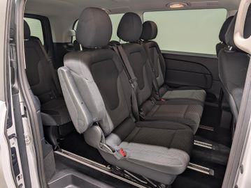 Mercedes V 220 - 12