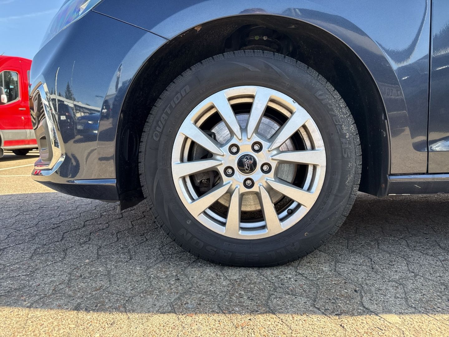 Fahrzeugabbildung Ford Tourneo Connect Titanium AUTOMATIK Apple CarPlay