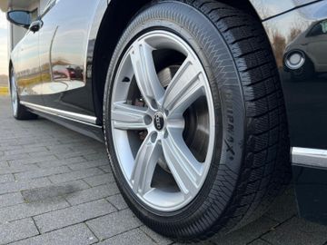 Audi A8 - 6