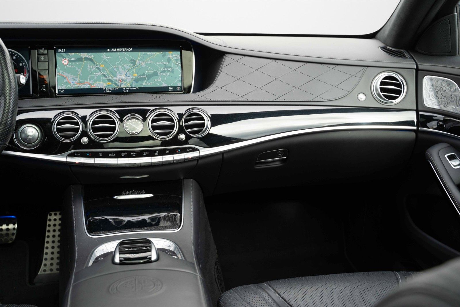 Fahrzeugabbildung Mercedes-Benz S 63 AMG L 4MATIC BURM PANO HUD LED DVD 360°