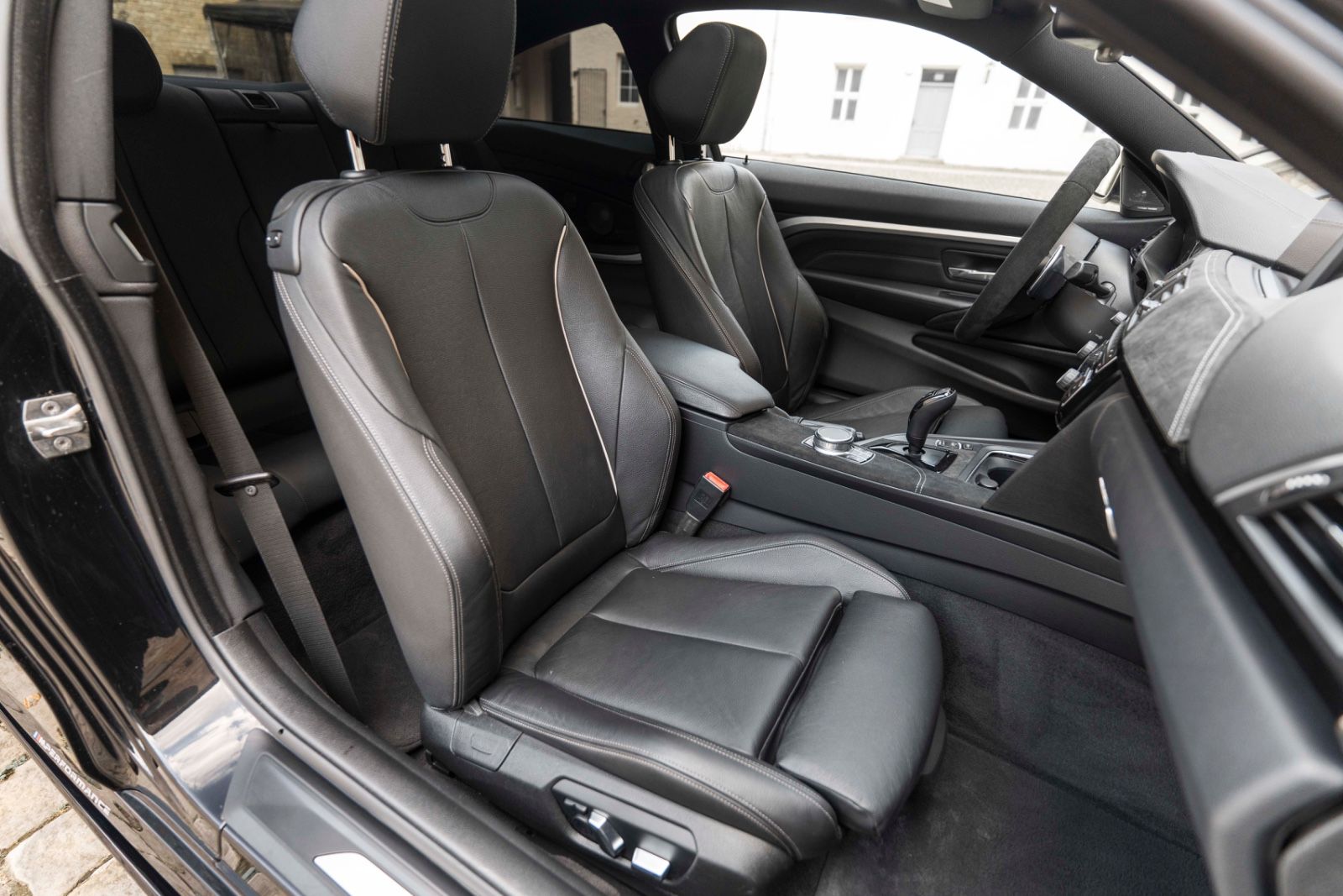 Fahrzeugabbildung BMW 440I COUPE M-PERFORMANCE H&K LED HUD KAM CARPLAY