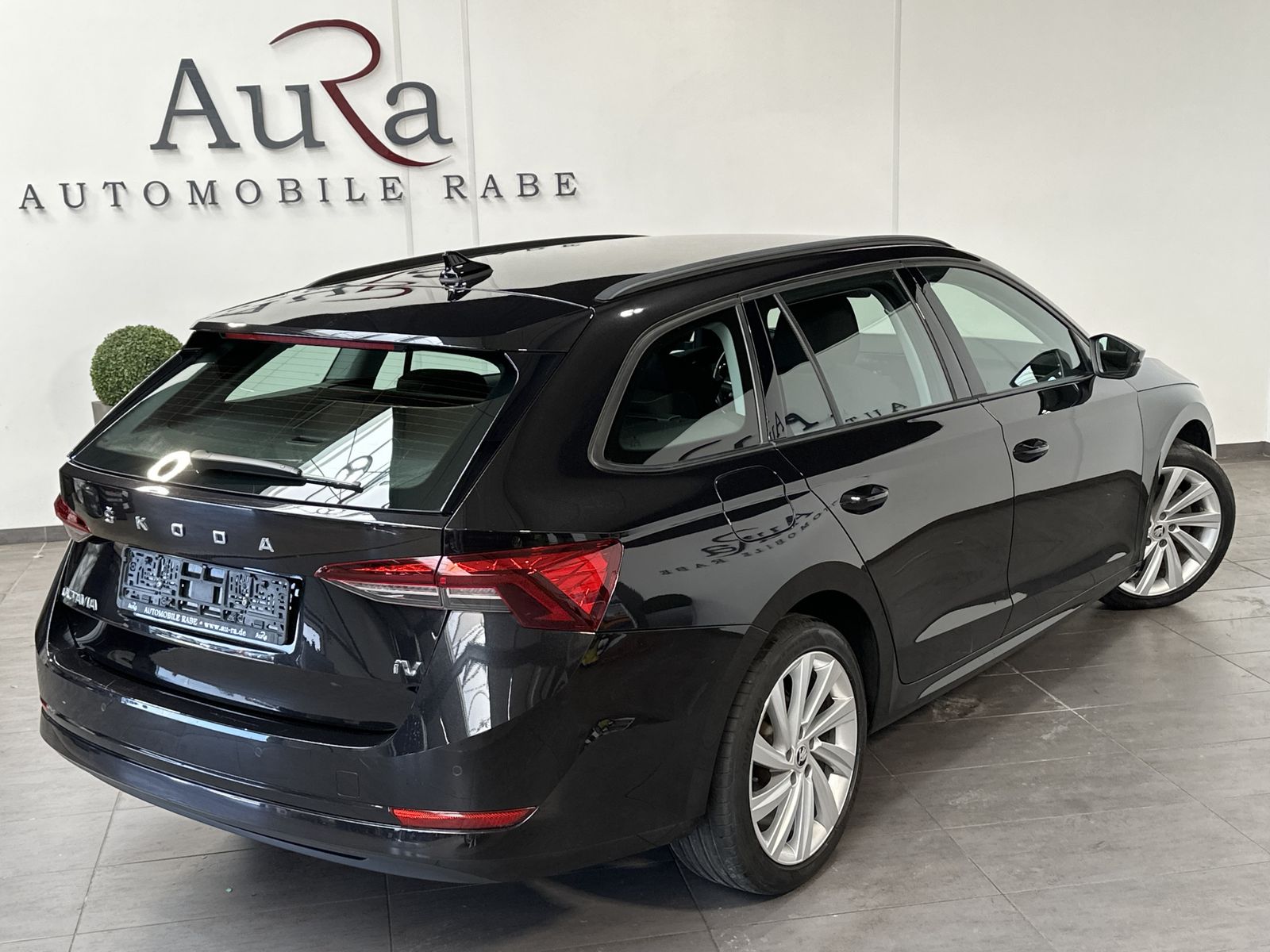 Fahrzeugabbildung SKODA Octavia Ambition iV 1.4 TSI DSG NAV+LED+ACC+18ZO