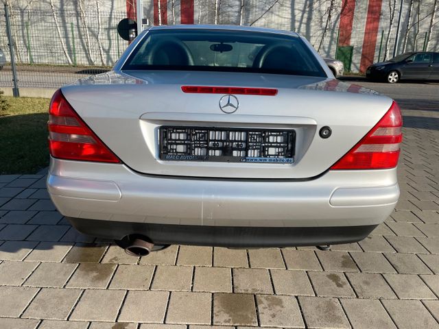 Fahrzeugabbildung Mercedes-Benz SLK 200(Tüv&Insp. neu/1 Hand/S-heft MB)