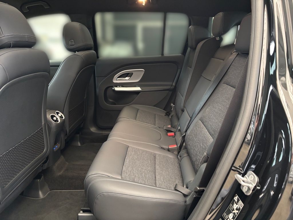 Fahrzeugabbildung Mercedes-Benz GLB 200 +AHK+