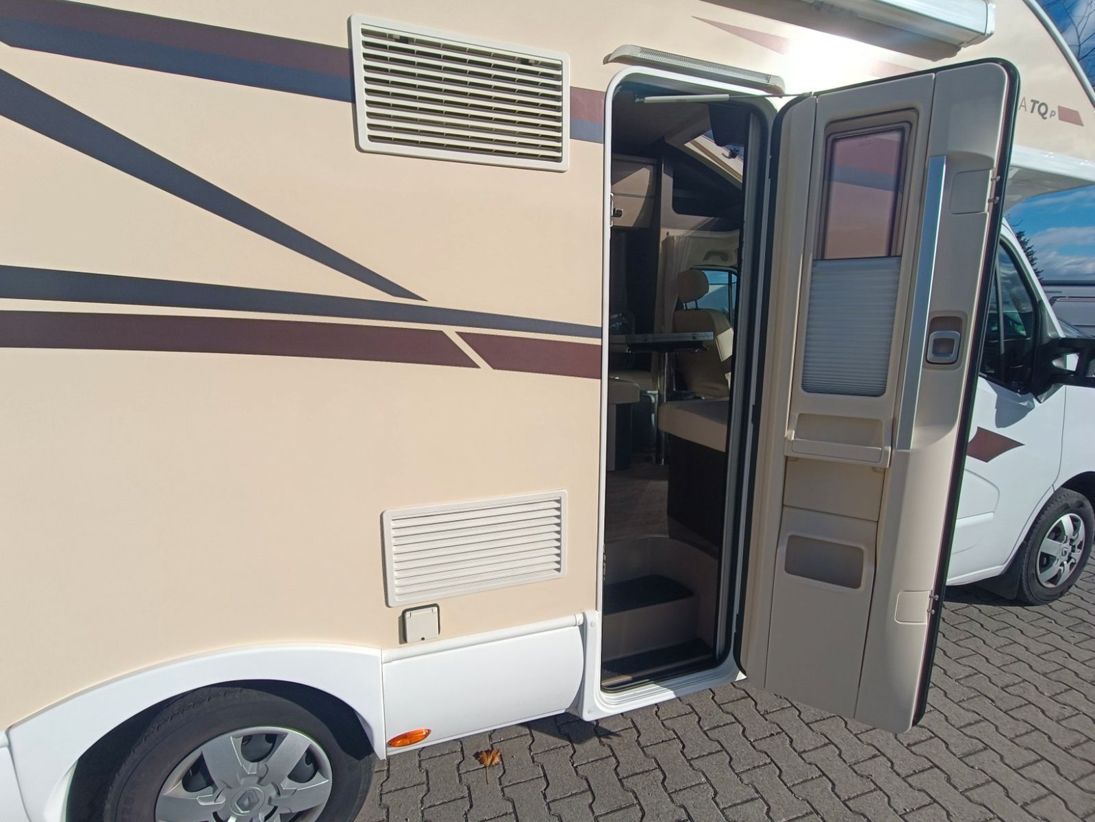 Fahrzeugabbildung Ahorn Alaska TQ *Luftfahrwerk*SAT*AHZV*Solar