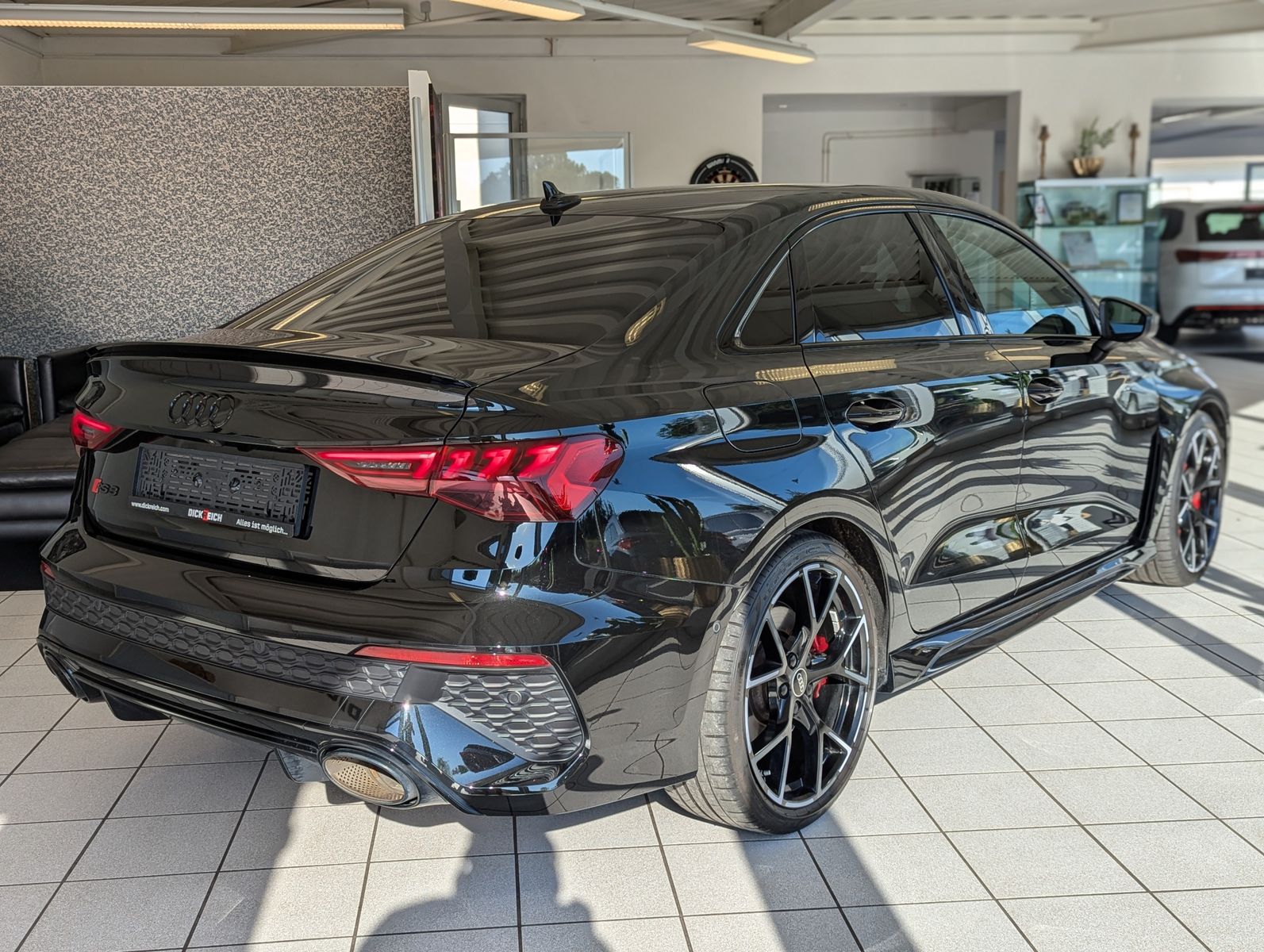 AUDI RS 3 2.5 TFSI quatt Matrix HUD Nappa Cam B&O 19" - Image 7