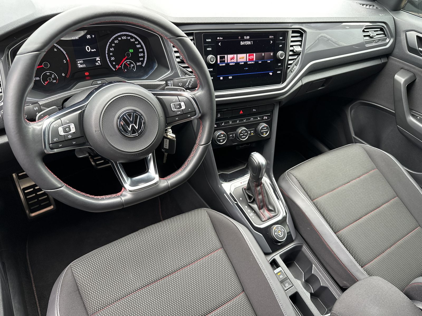 Fahrzeugabbildung Volkswagen T-Roc 2.0 TDI DSG Sport 4M NAV+LED+ACC+CARPLAY