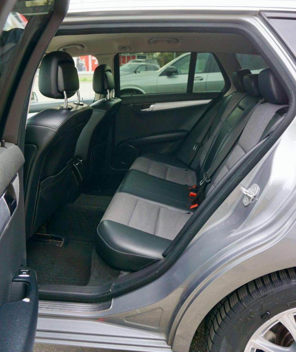 Mercedes-Benz C200 2010 — photo 14