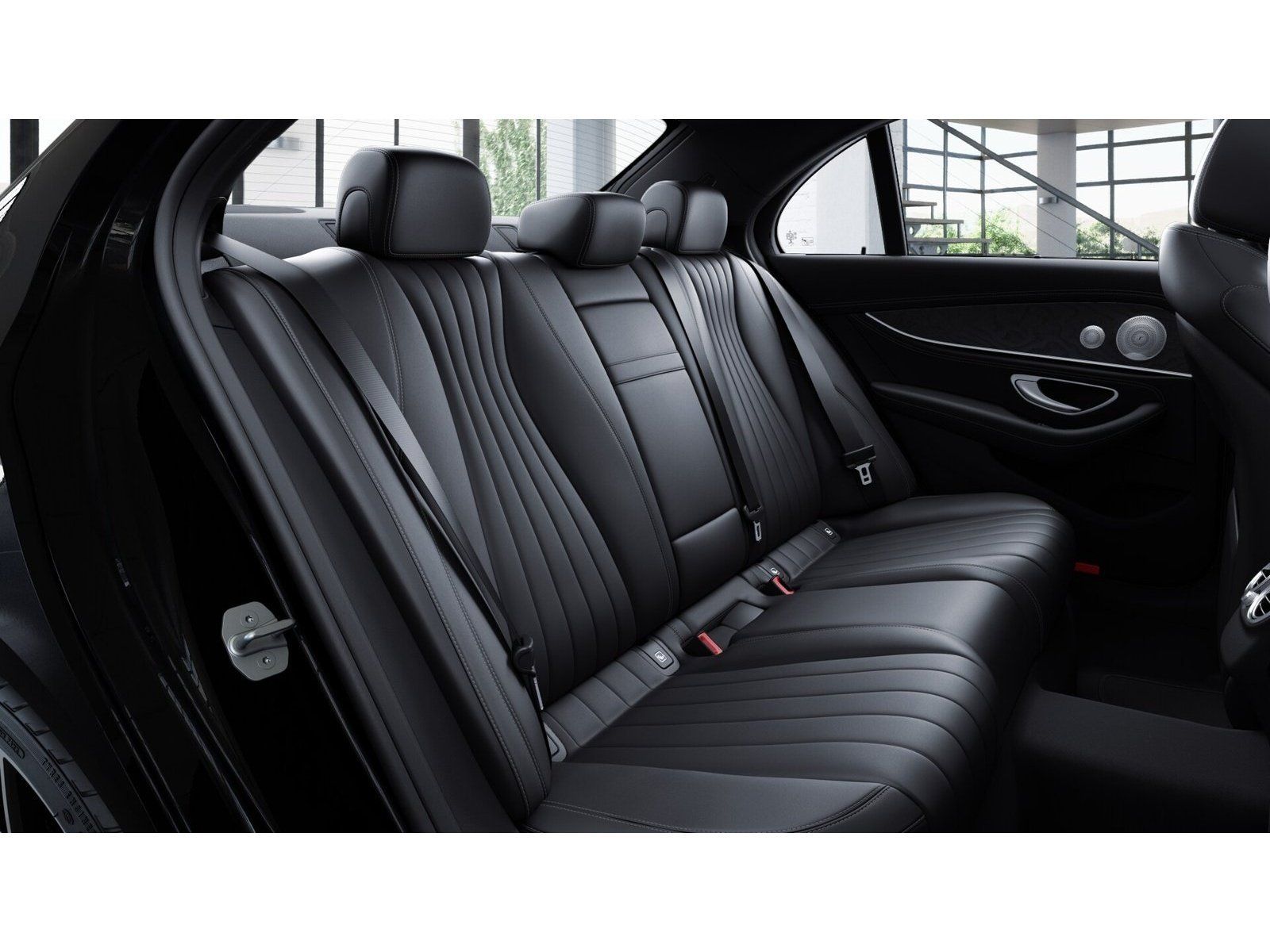 Fahrzeugabbildung Mercedes-Benz E400d 4M AMG Massage ABC KeyGo GSD 20"DISTRO AHK