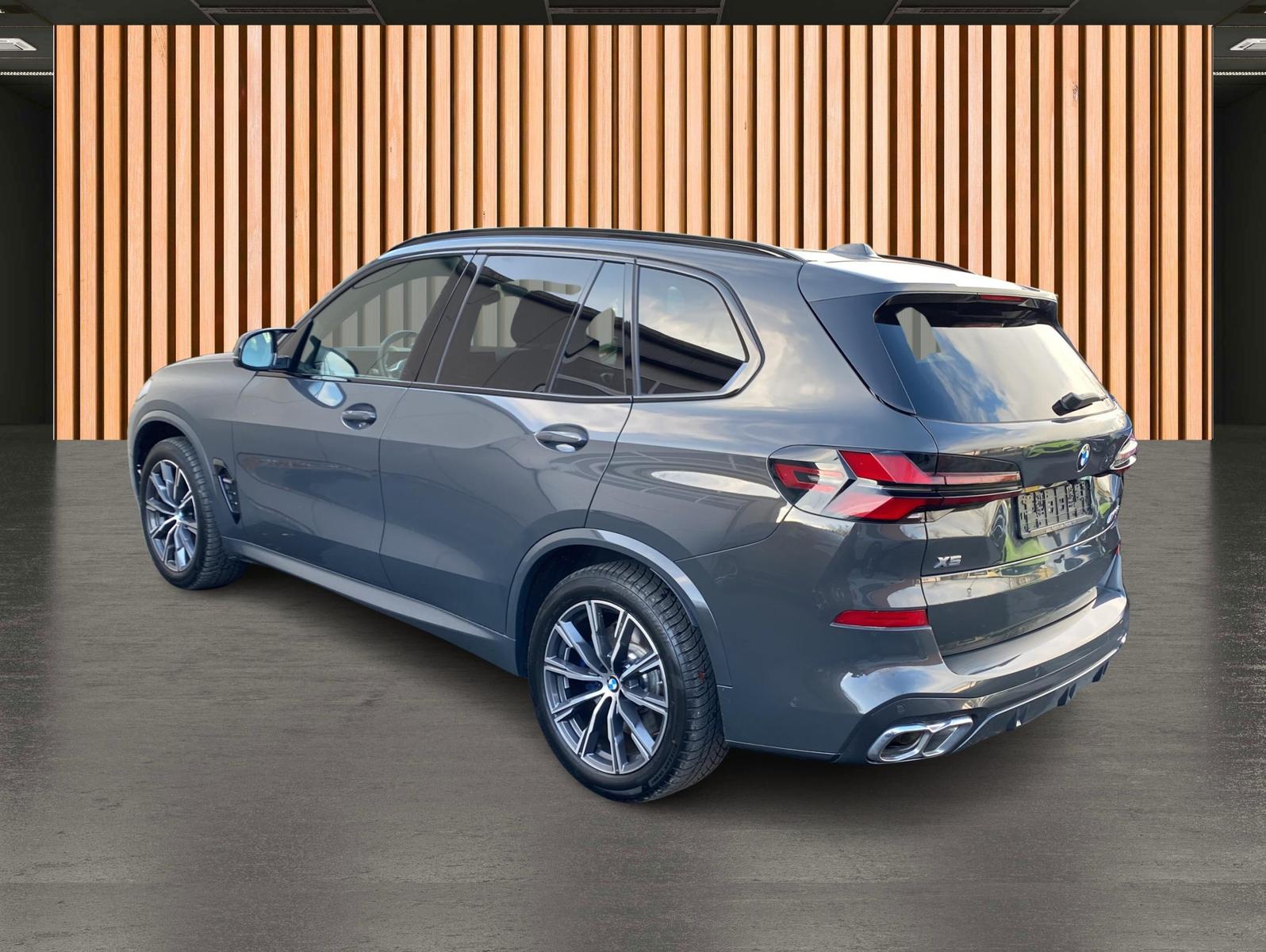 BMW X5 M60 i xDrive*NP 144.000€*SkyLounge