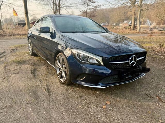 MERCEDES-BENZ Mercedes Benz CLA 220 Blau Metallic