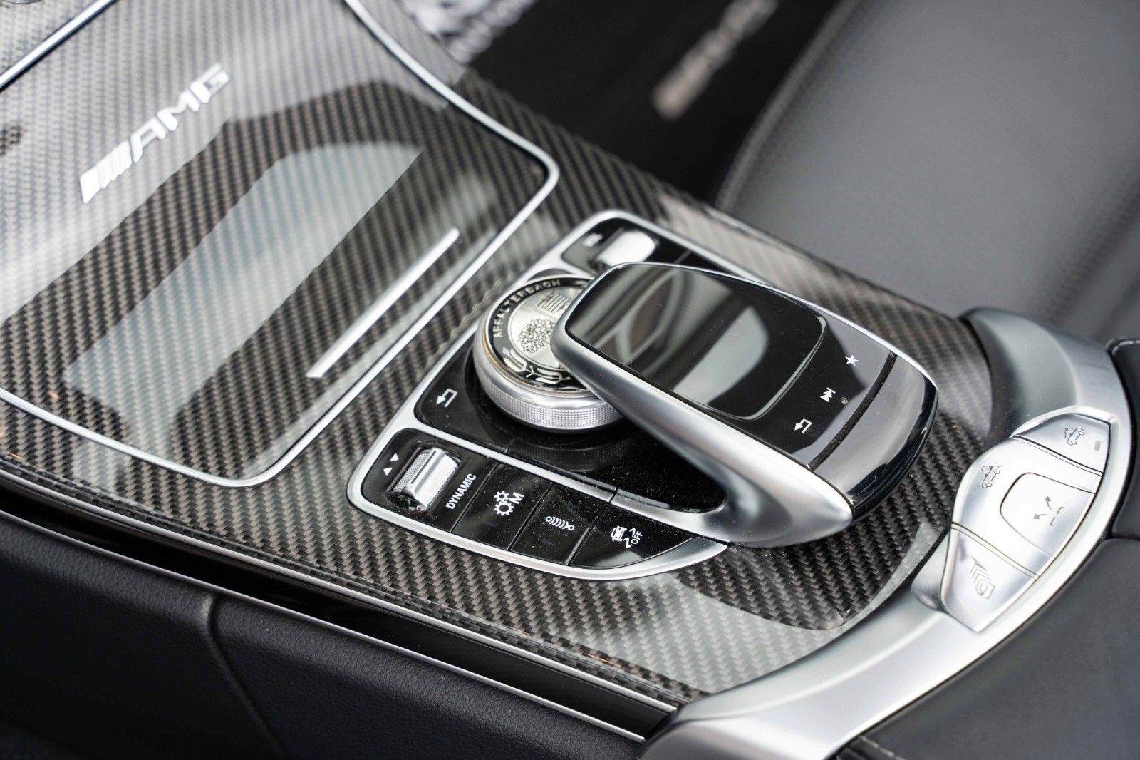 Fahrzeugabbildung Mercedes-Benz C 63S AMG V8 CARBON BURM HUD NIGHT KAM 360°