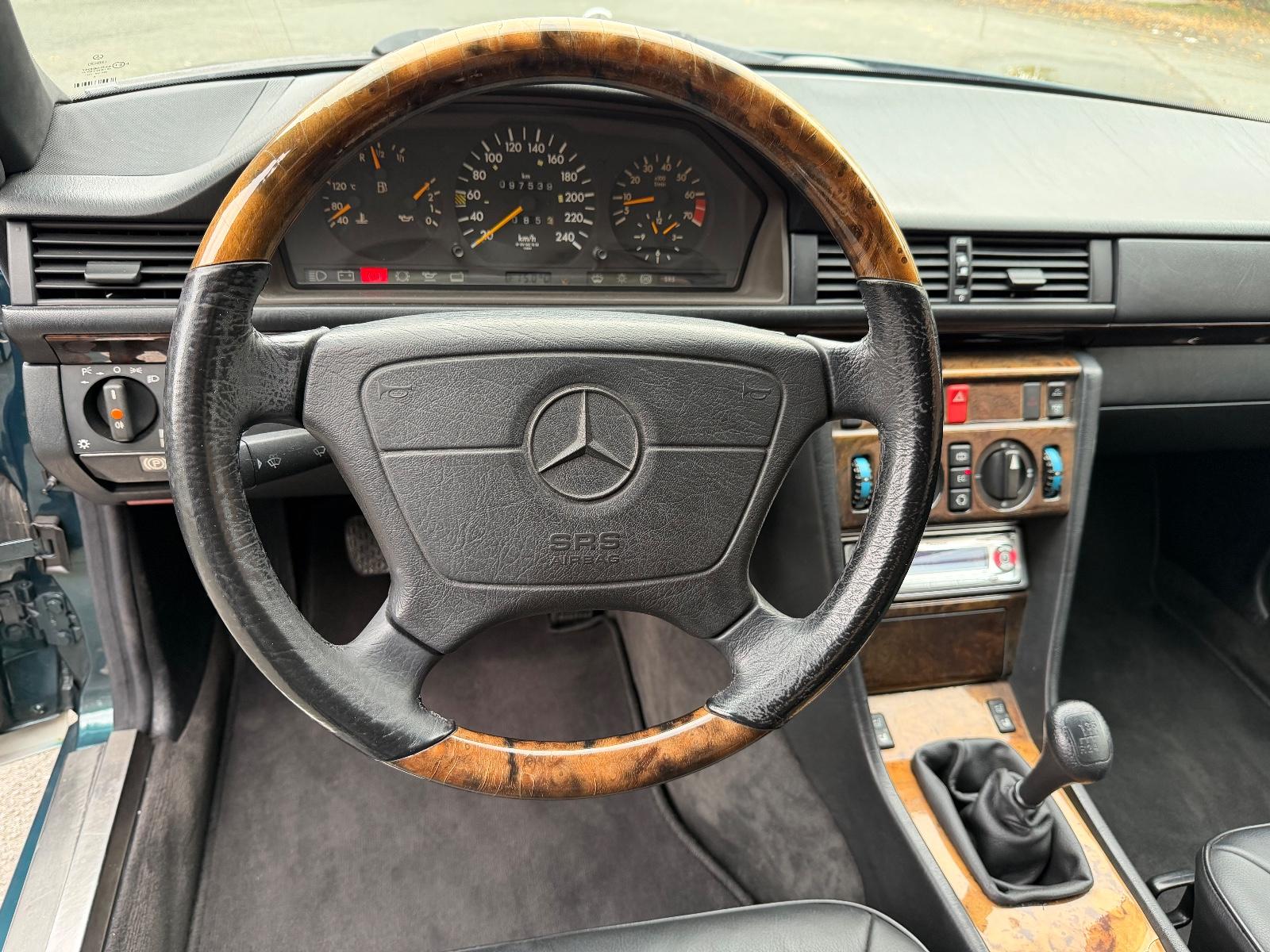Mercedes-Benz E 220 W124 Cabriolet *Final Edition* *Deutsch*