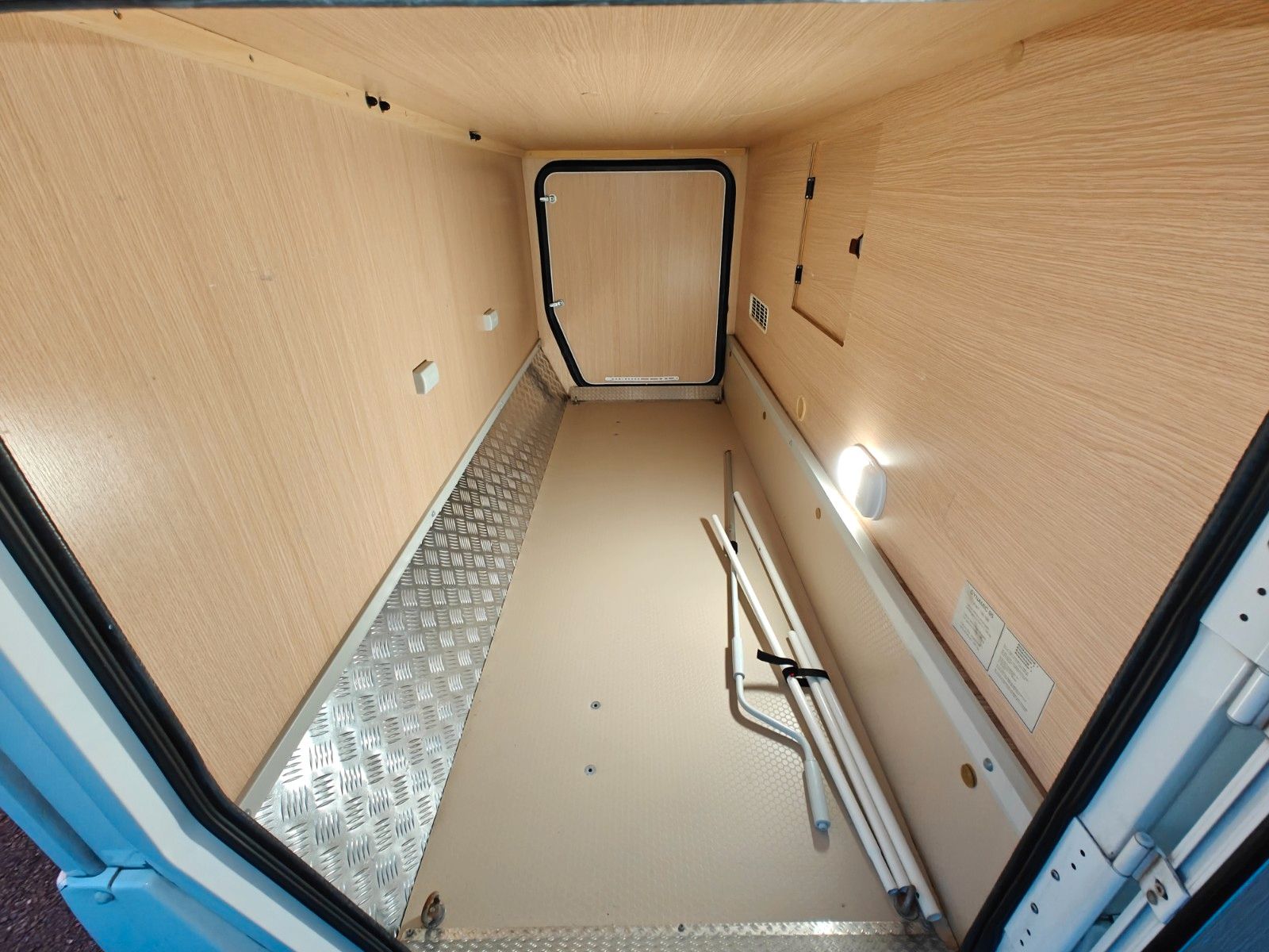 Fahrzeugabbildung XGO Dynamic 95 P - Autom. SAT, TV, Einzelbetten -