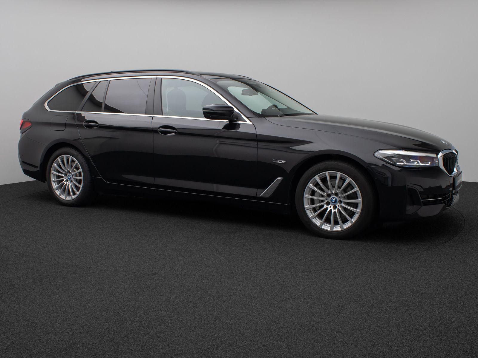 Fahrzeugabbildung BMW 530e Panorama 360°DAB H/K ACC AHK Alarm Leder