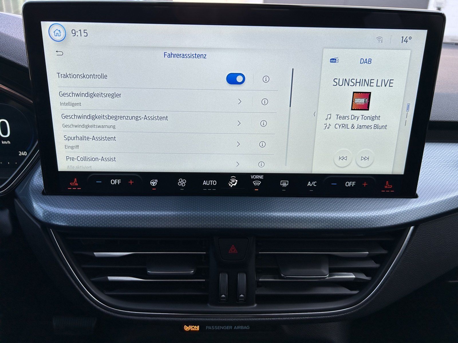 Fahrzeugabbildung Ford Focus 1.5 Active X Aut./LED/KAMERA/ACC/NAVI/PANO