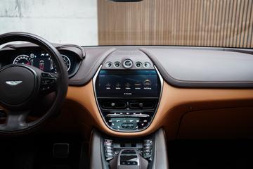 صورة 10 لـ 2022 Aston Martin DBX