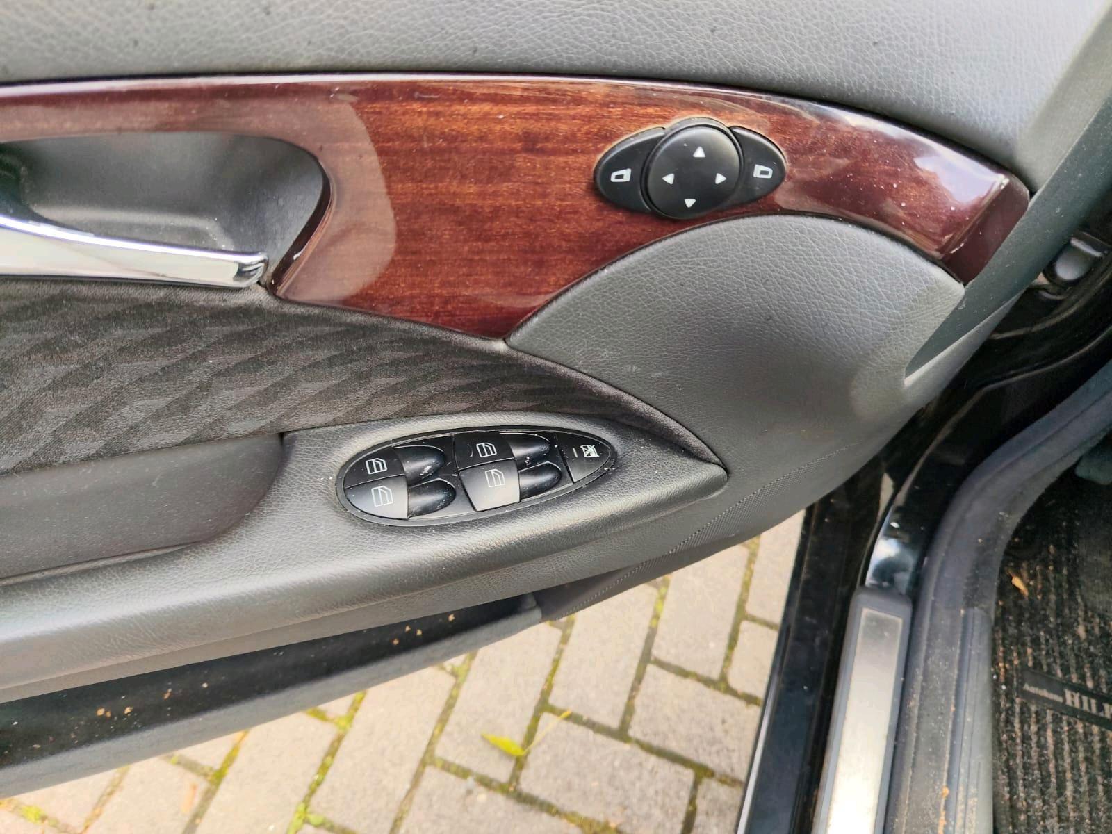 Mercedes-Benz E220 2004 — photo 10