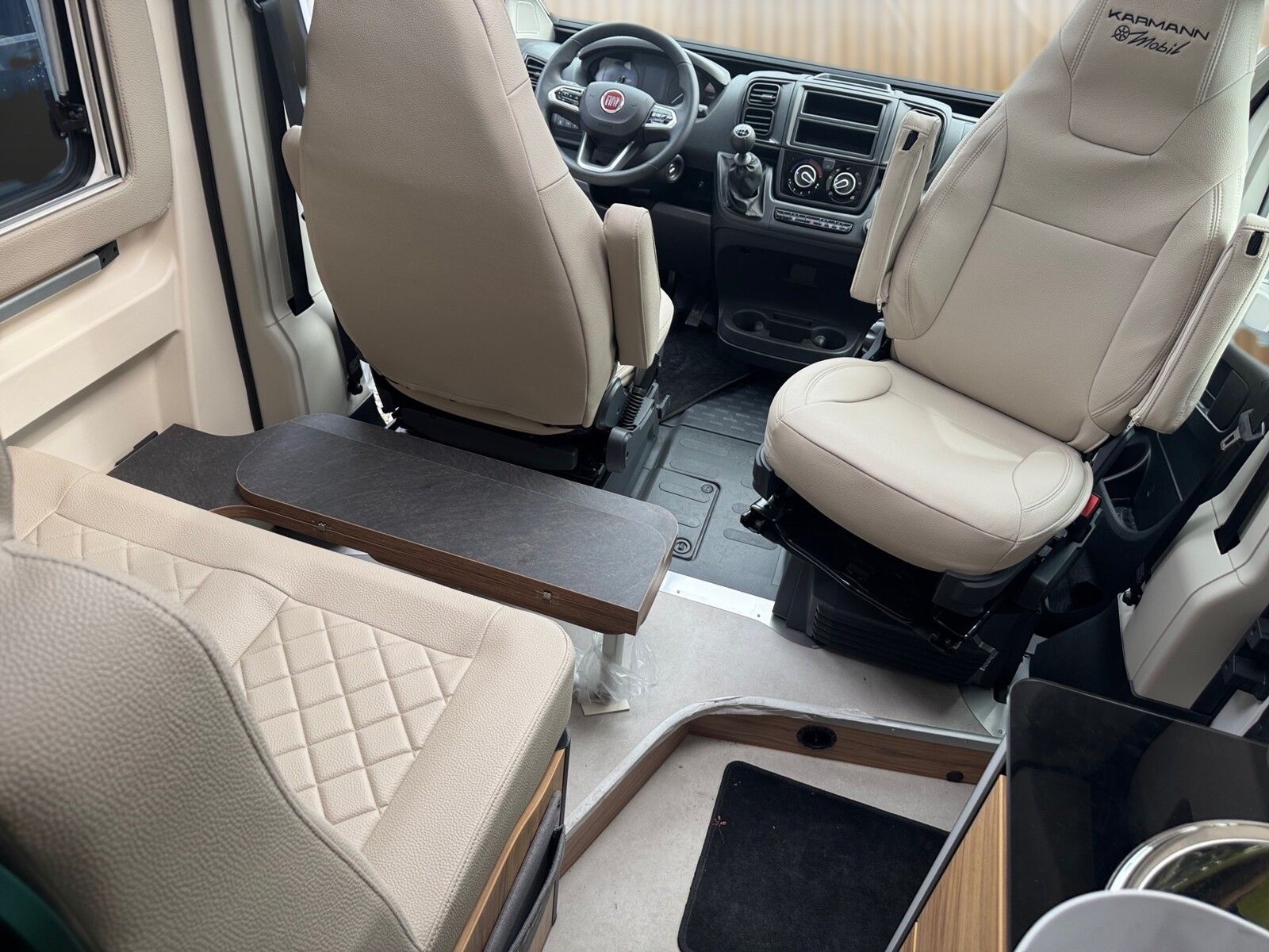 Fahrzeugabbildung Karmann Dexter DE 580 140 PS / Concept Paket