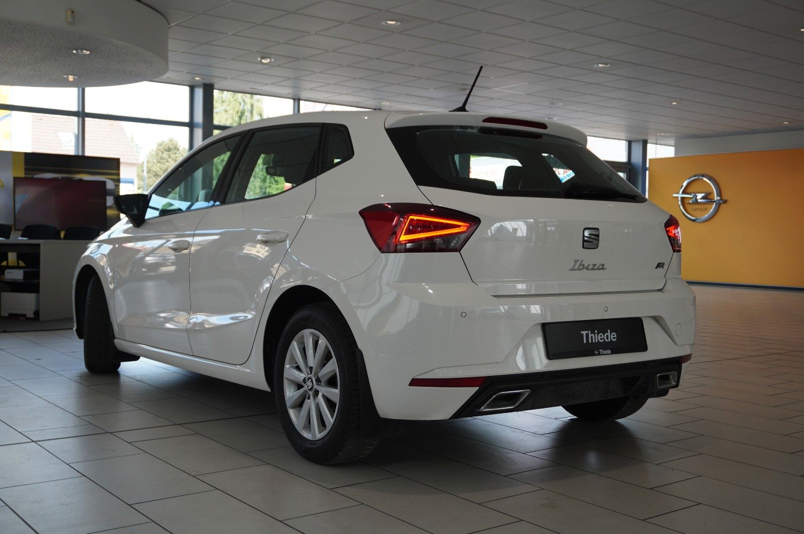 Fahrzeugabbildung SEAT Ibiza 1.0 TSI FR SPORT DSG NAVI/LED/VIRTU/SH/DAB