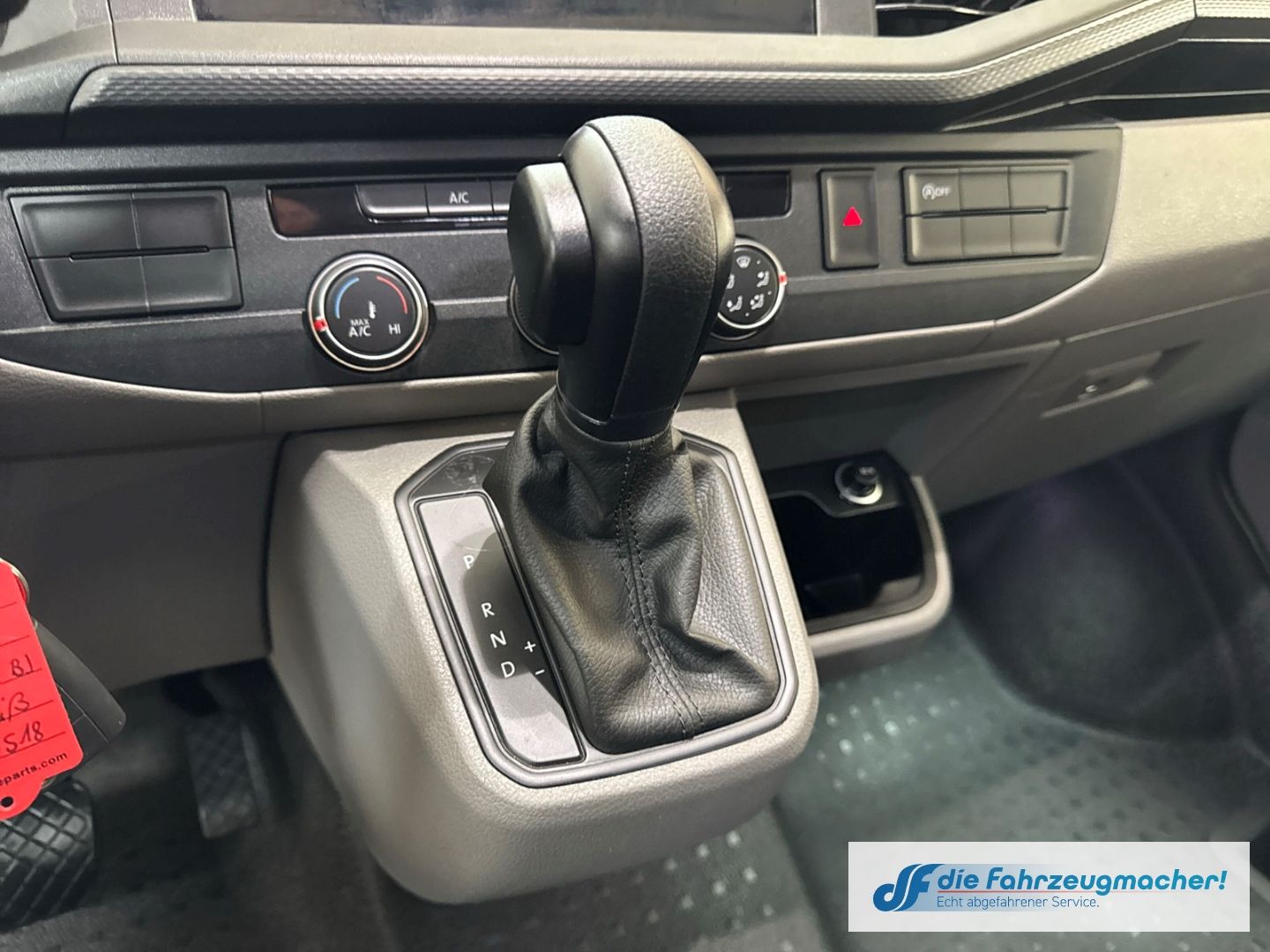 Fahrzeugabbildung Volkswagen T6.1 Transporter DSG MIXTO DOKA  lang 4Motion 2.