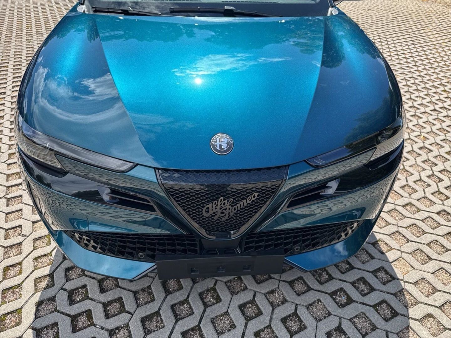 Fahrzeugabbildung Alfa Romeo Junior Ibrida Sport Speciale 1,2 VGT 107kW MY26