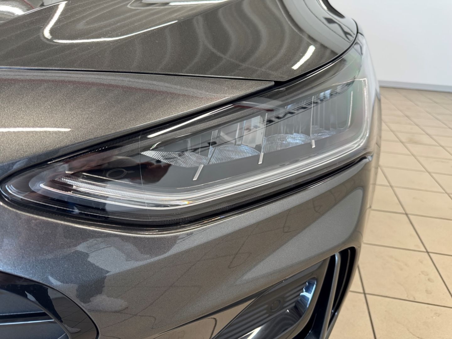 Fahrzeugabbildung Ford Focus Turnier ST-Line X B&O 18'' LED ACC Kamera