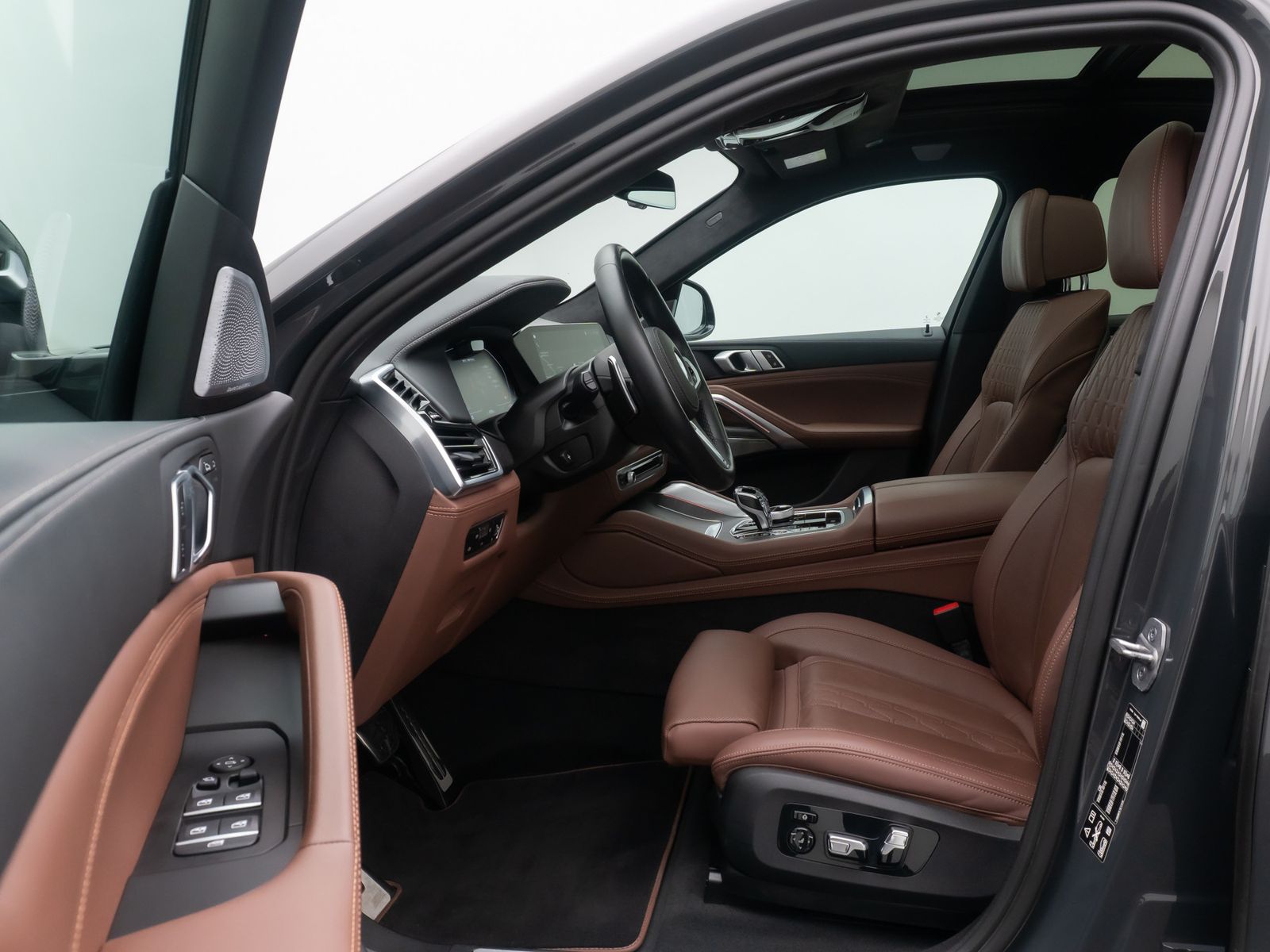 Fahrzeugabbildung BMW X6 M50i B&W HUD DAB SkyLounge Individual 22Zoll