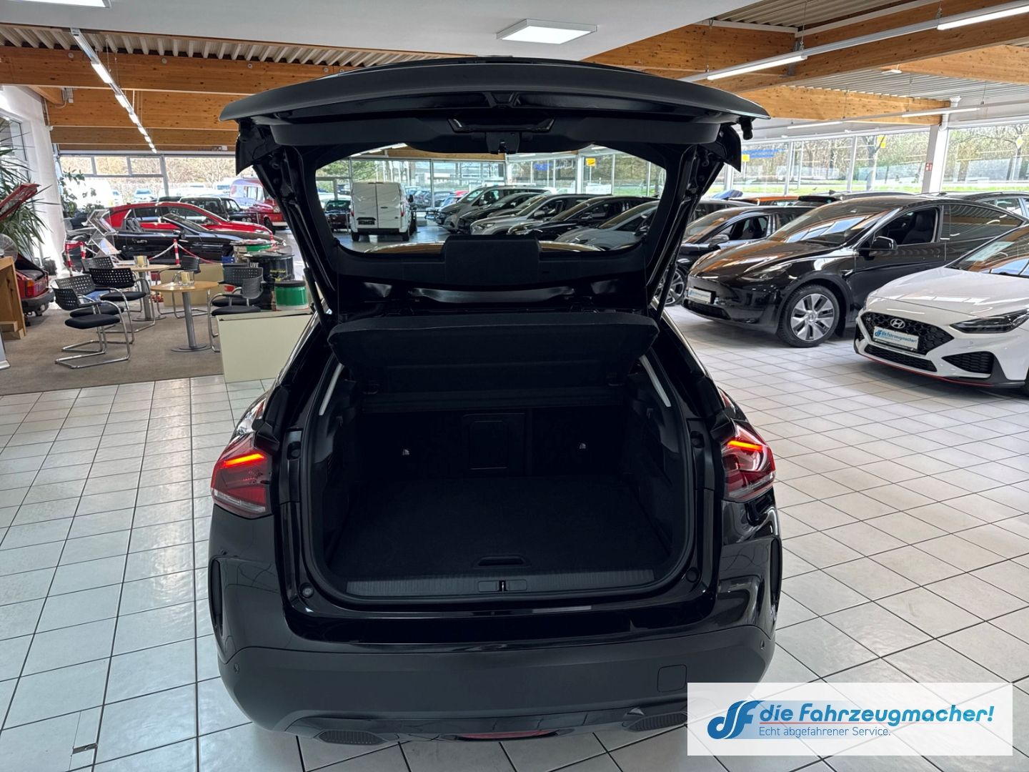 Fahrzeugabbildung Citroën C4 E- Shine HUD Navi 360 Kamera LED Apple CarPla