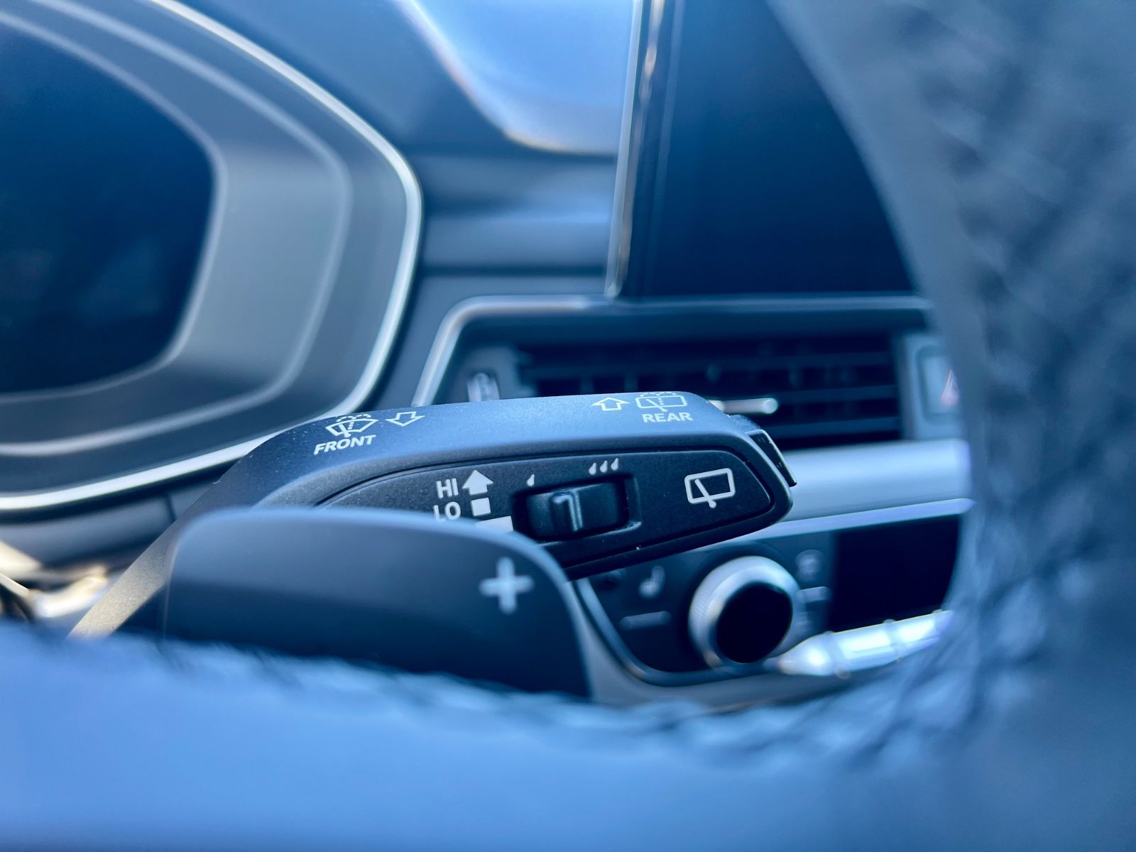 AUDI A4 Avant TDI LEDER AHK LED SHZ NAVI KAMERA
