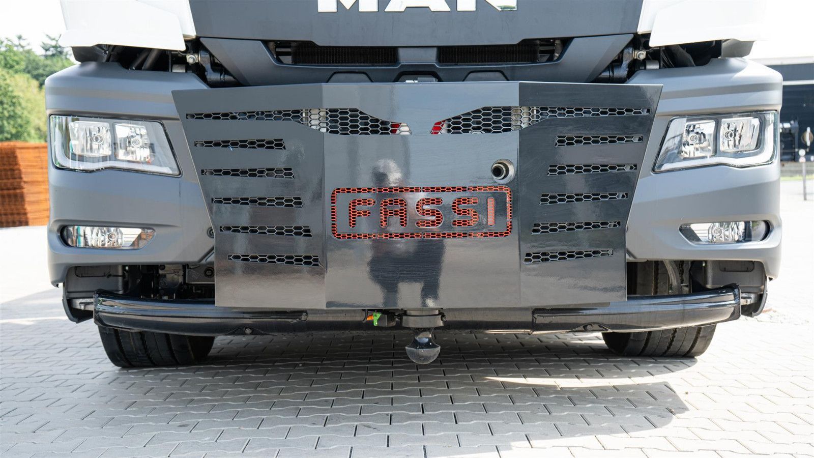 Fahrzeugabbildung MAN MAN 35.470 8x2 Kran F710 RA2.26