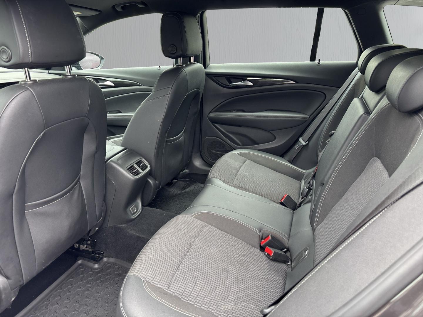 Opel Insignia B Sports Tourer Elegance 2.0 D AHK Pano