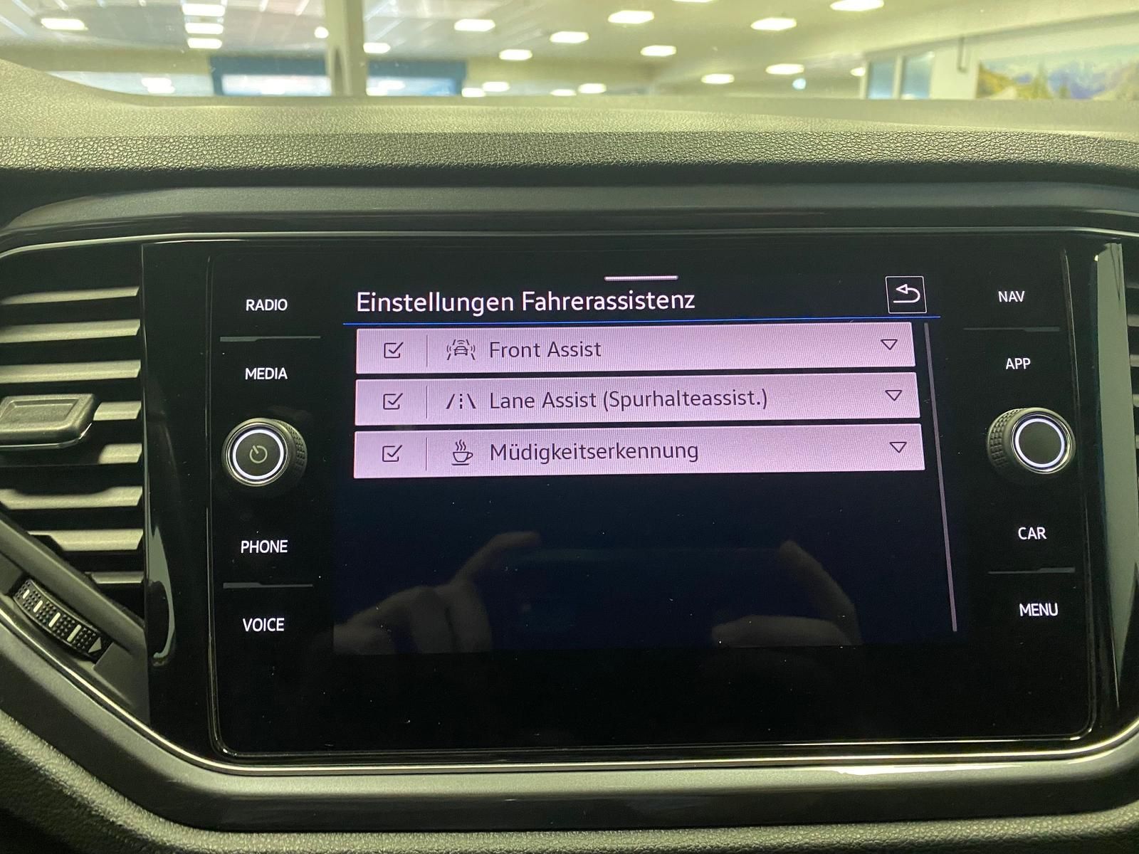 Fahrzeugabbildung Volkswagen T-Roc 1.5 16V TSI Sport R-Line+PDC+ALU+LED