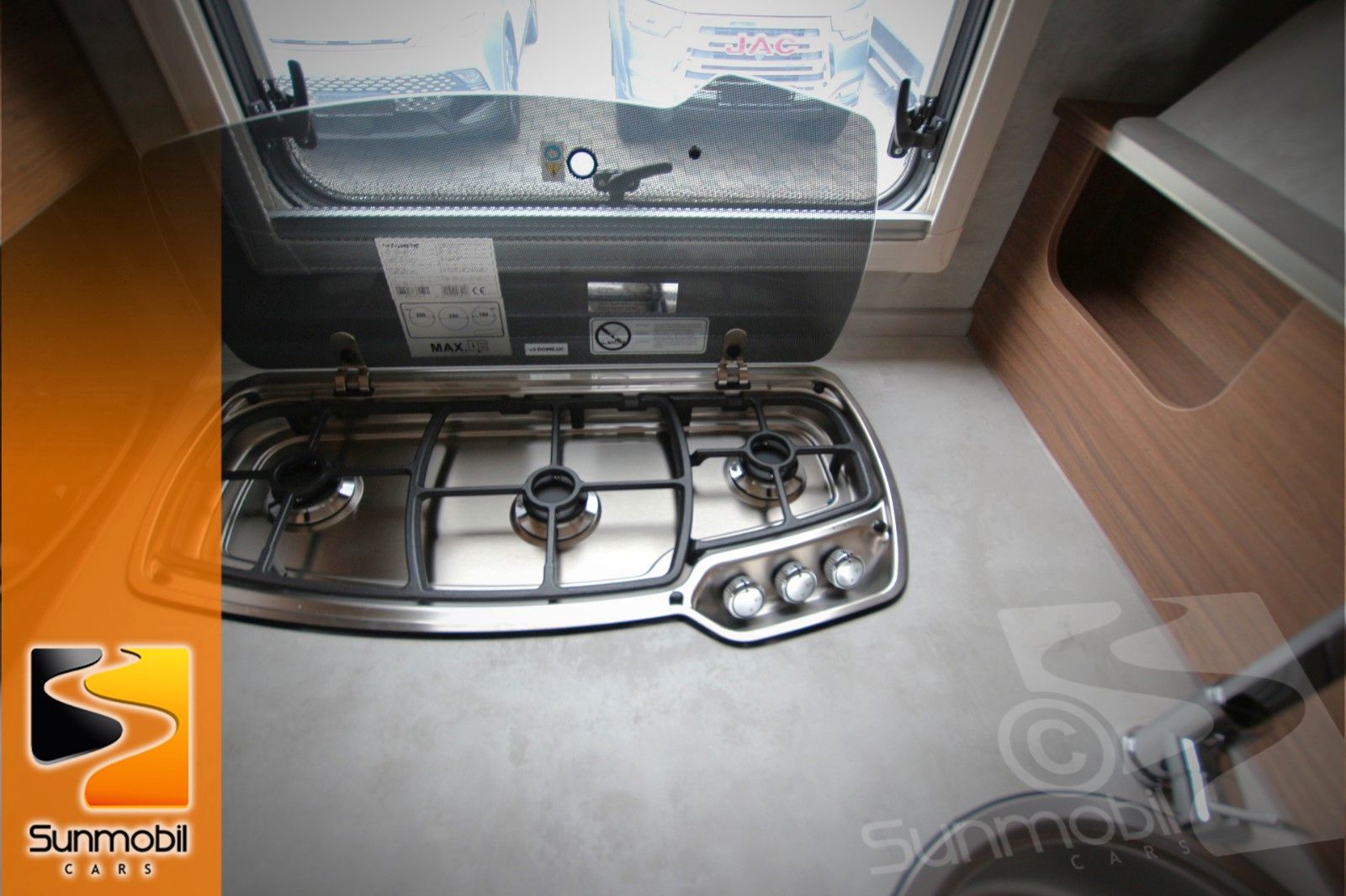 Fahrzeugabbildung Knaus Live Wave 650 MF Automatik 180 PS LP.97.994,00€