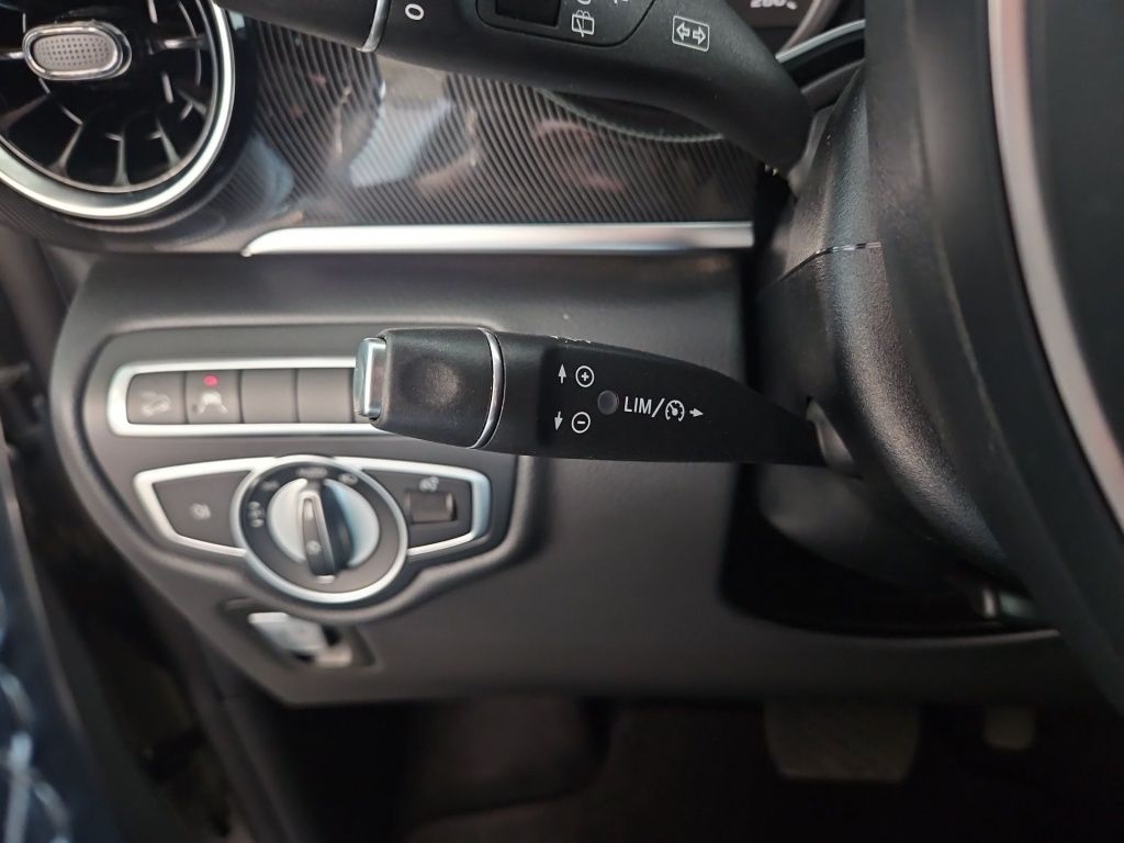 Fahrzeugabbildung Mercedes-Benz V 300 ED kompakt 4x4 5 Sitze 2,5tAHK LED 10''MBU