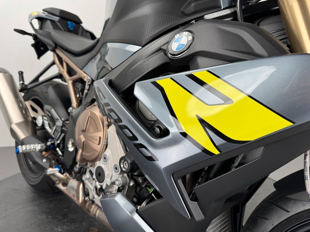 Fahrzeugabbildung BMW S1000 R *VOLLAUSSTATTUNG *SCHMIEDERÄDER
