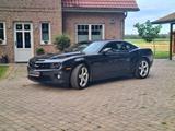 Chevrolet Camaro 6.2 V8 MT - - Chevrolet Camaro mit Benzin-Antrieb: Coupé, Schaltgetriebe