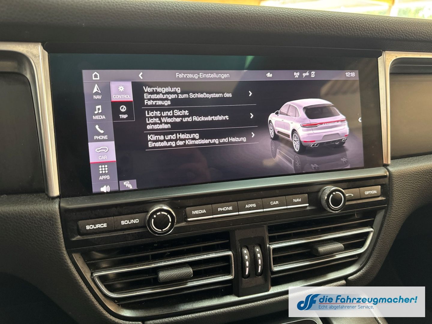 Fahrzeugabbildung Porsche Macan DE-Auto Pano Navi Memory S Soundsy LED Dyn