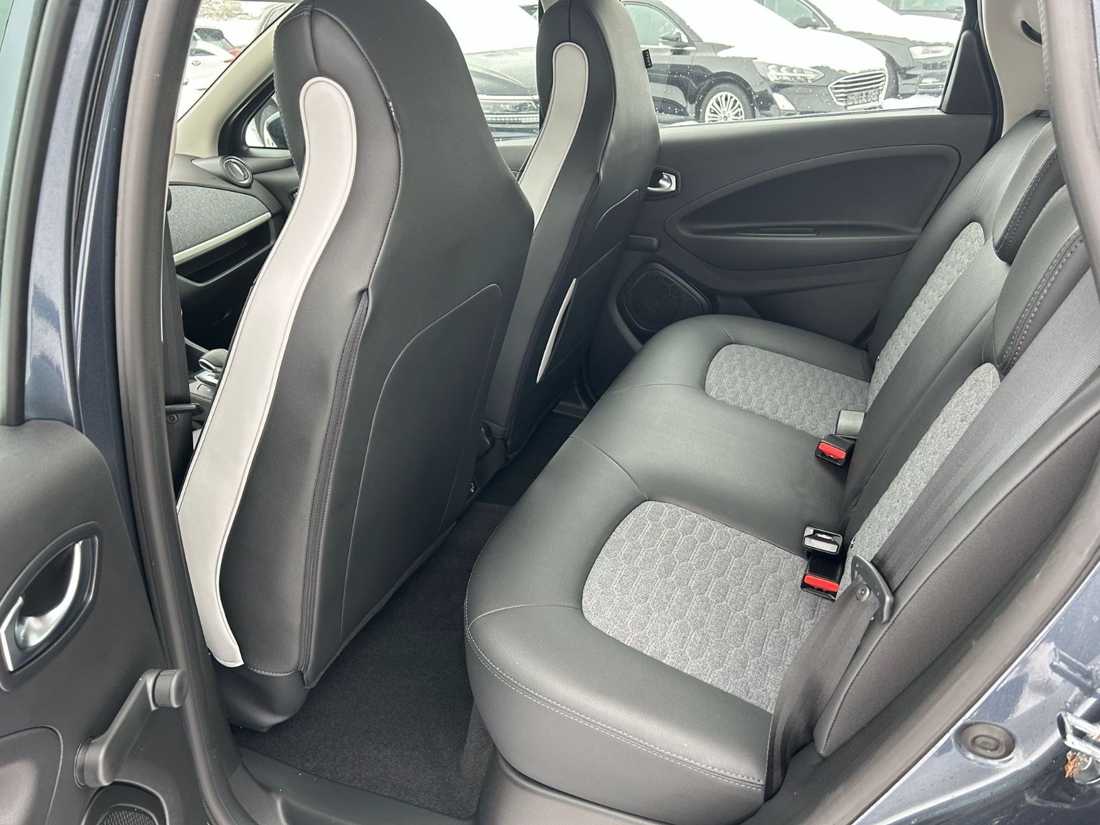 Fahrzeugabbildung Renault ZOE Experience°52 kWh°Winterpaket°1.Hand°PDC°