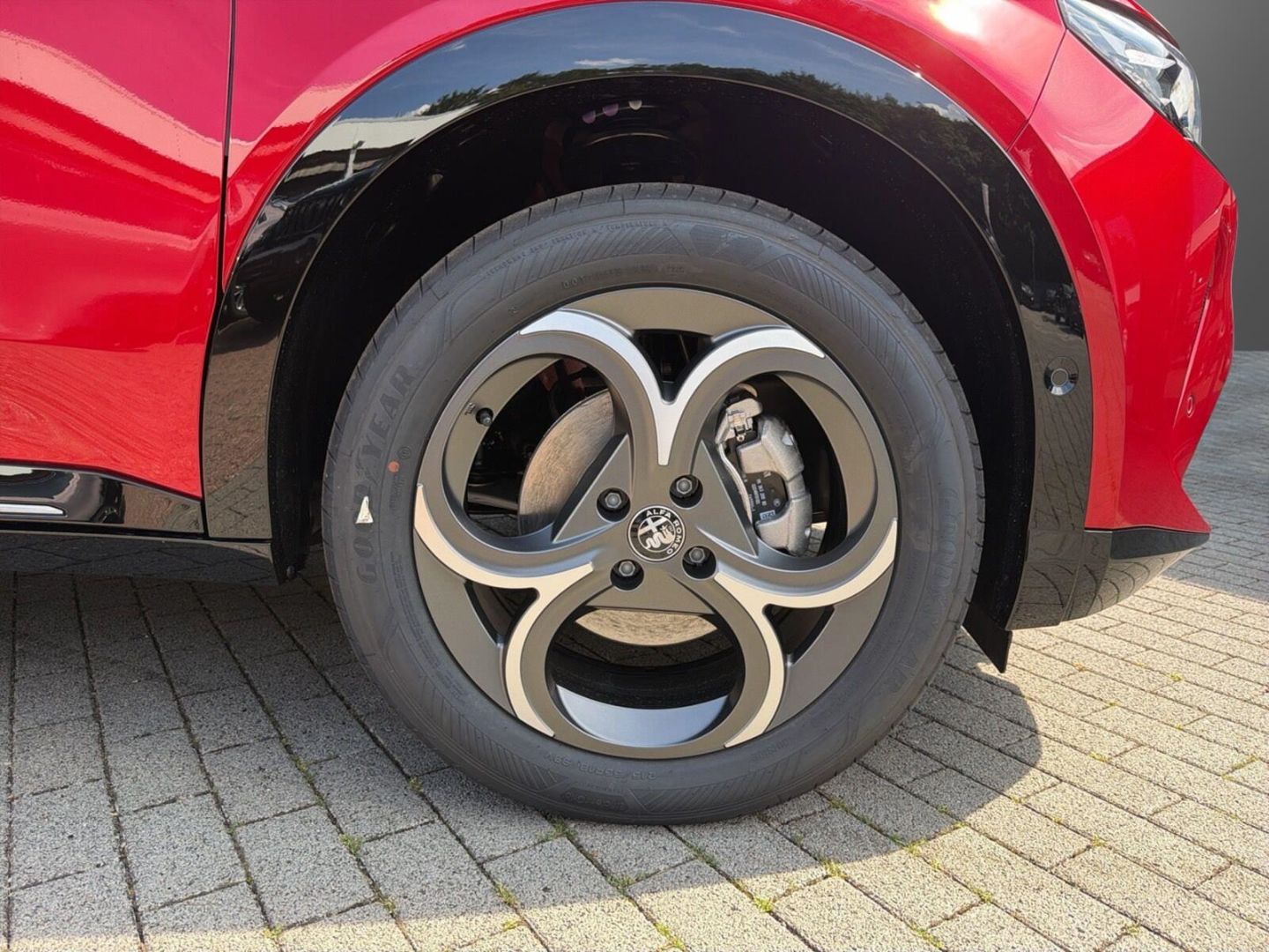 Fahrzeugabbildung Alfa Romeo Junior Ibrida Sport Speciale 1,2 VGT 107kW MY26