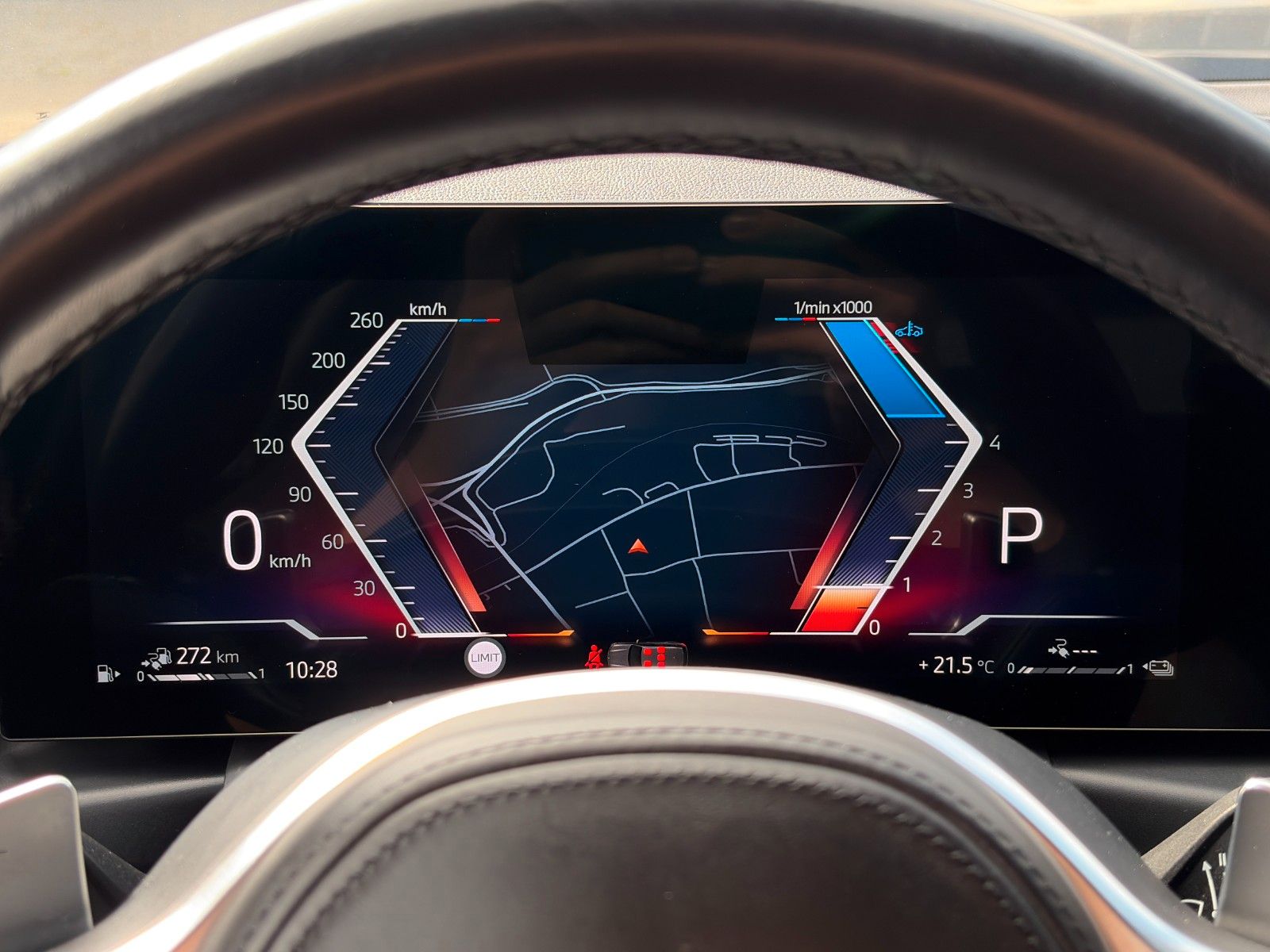 Fahrzeugabbildung BMW 330e Touring M Sport Alcan. Anthra. LC+ AHK H&K