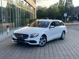 Mercedes-Benz E 220 T-Modell SHZ/NAVI/Tot.W/RFK/PANO/E-HECK/ - Mercedes-Benz E 220 in Herne