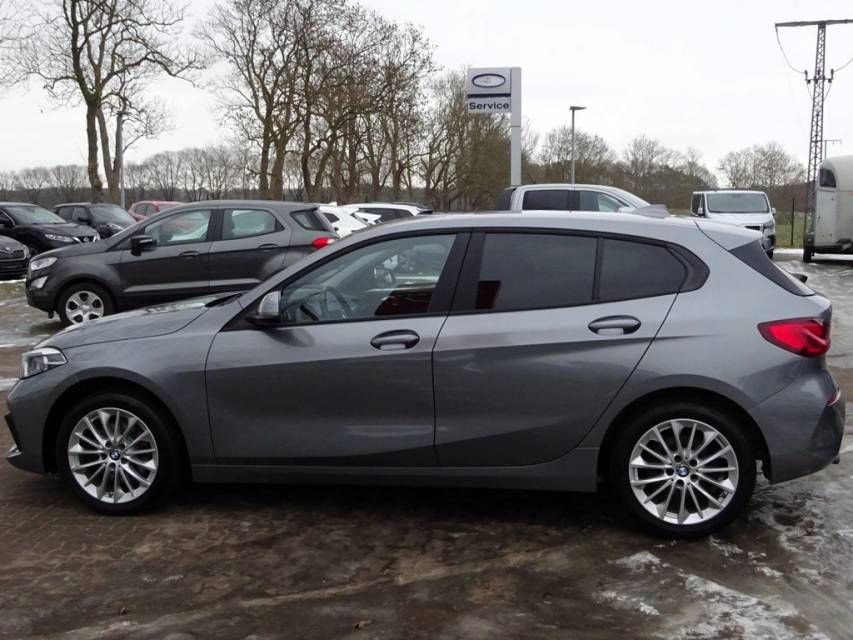 Fahrzeugabbildung BMW 118i Advantage Automatik