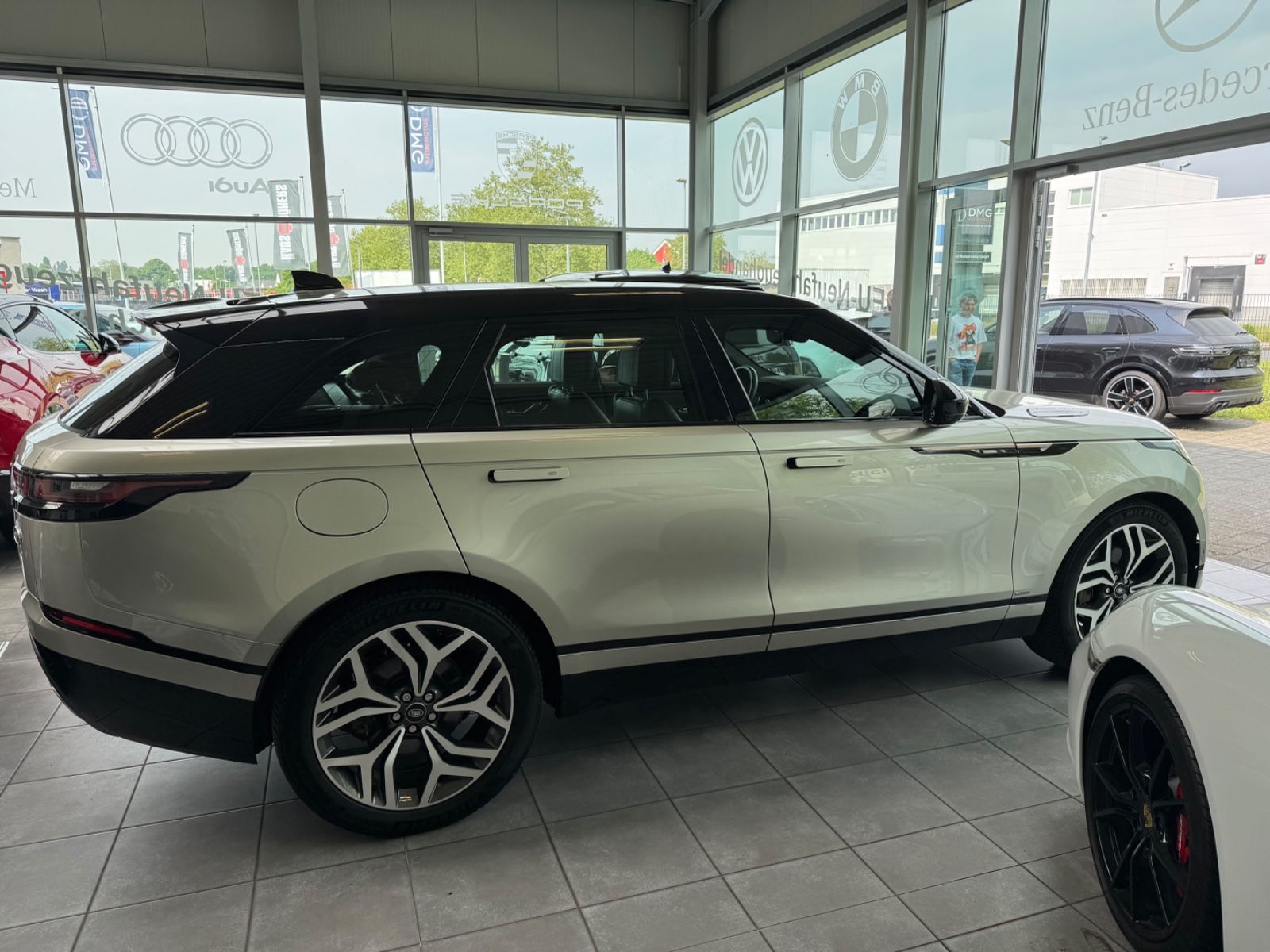 Fahrzeugabbildung Land Rover Range Rover Velar R-Dynamic HSE