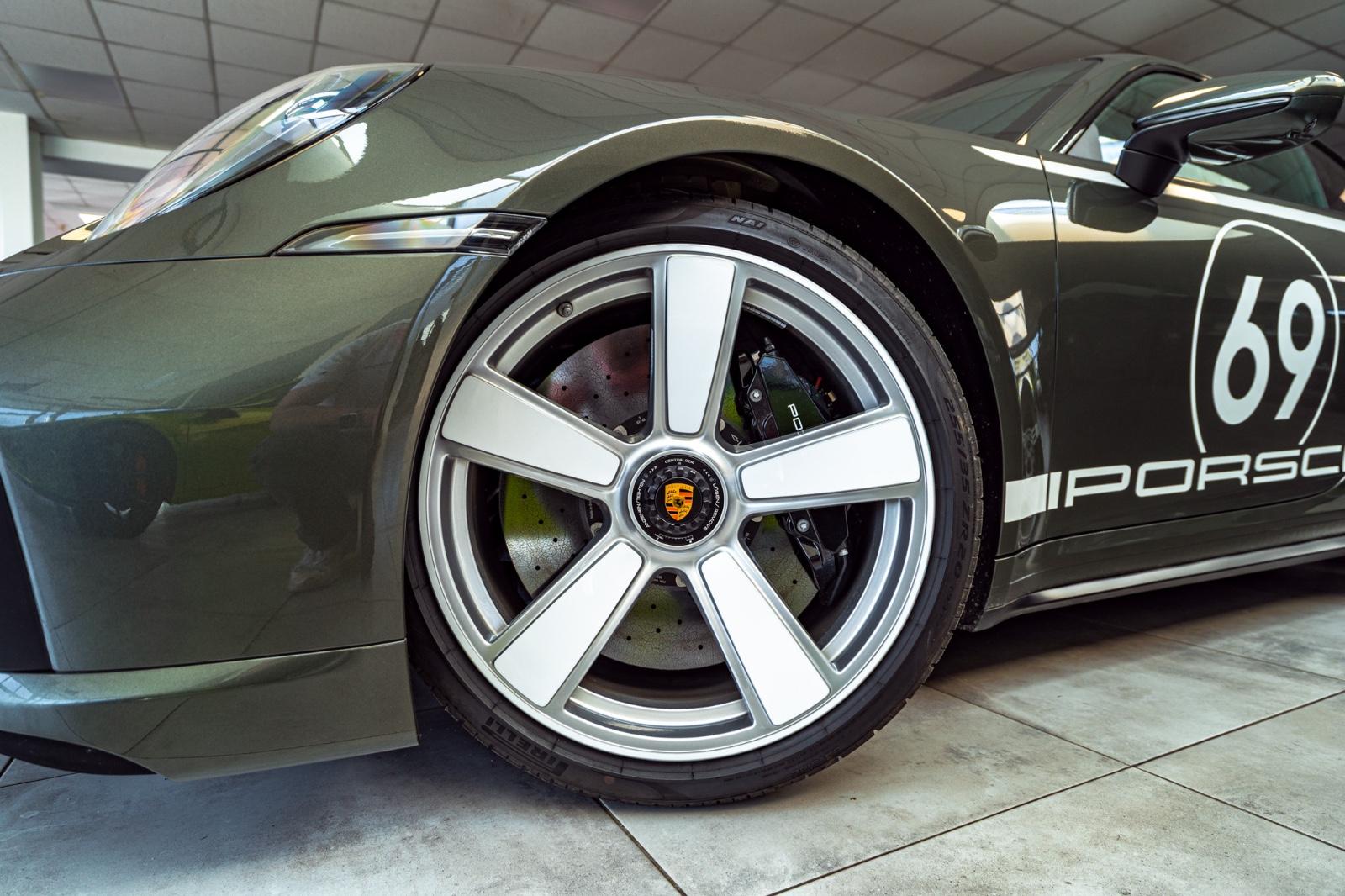 Porsche 911 Turbo 50 Jahre*Carbondach*Heritage*Burm*360°