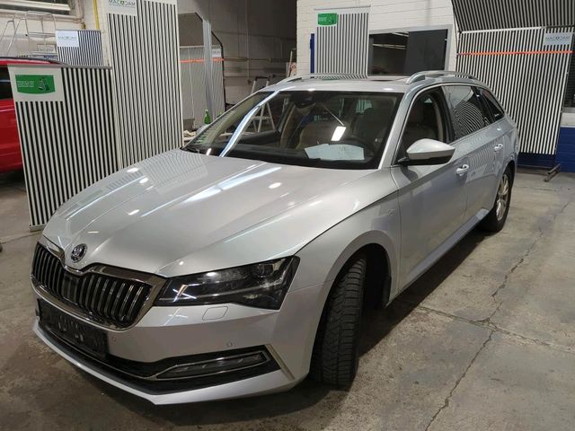 Skoda Superb Combi L&K Leder/LED/Pano/AHK/Virtual/DCC/