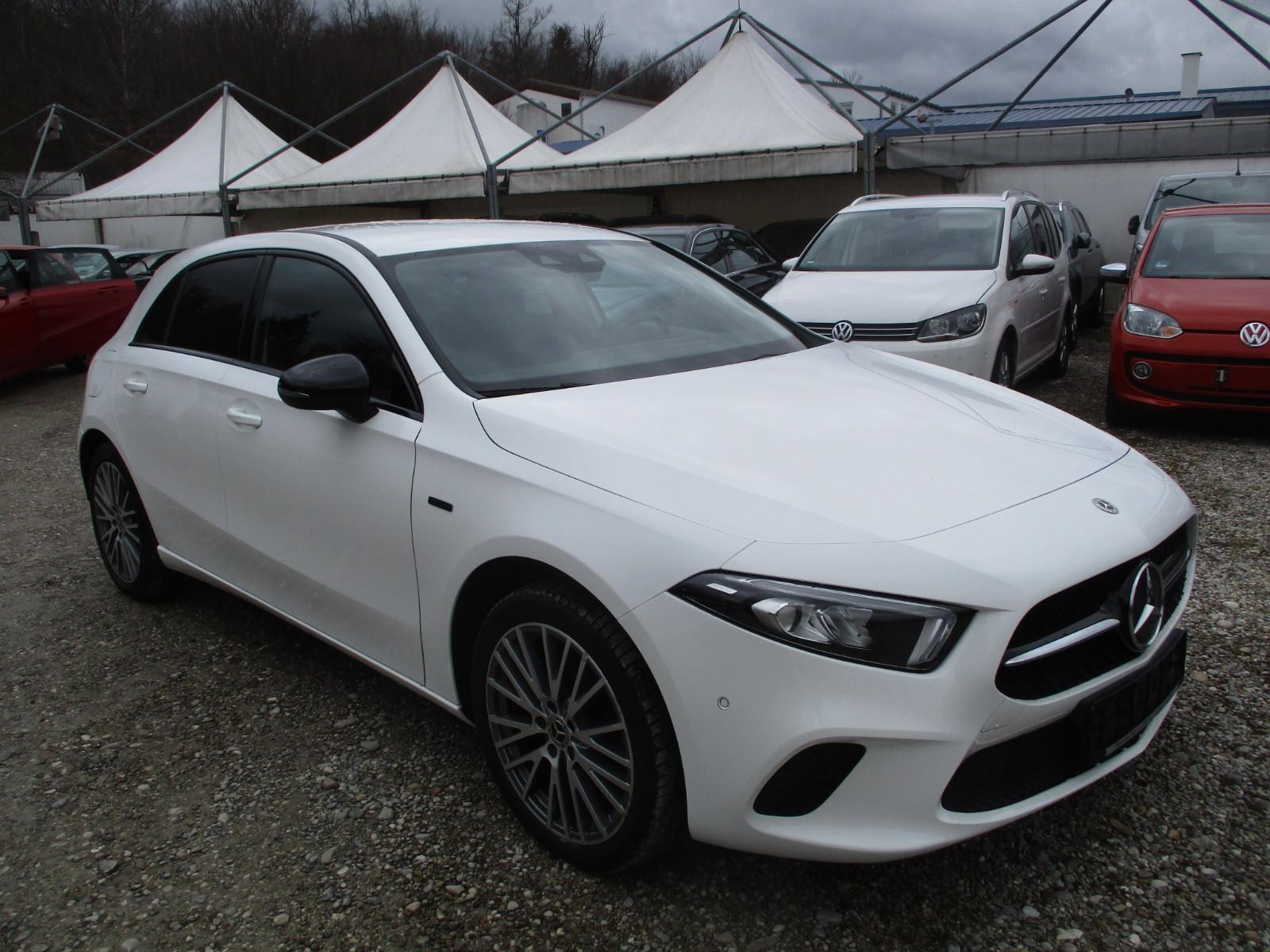 Mercedes-Benz A 250 e Automatik Navi LED Kamera Night-Paket