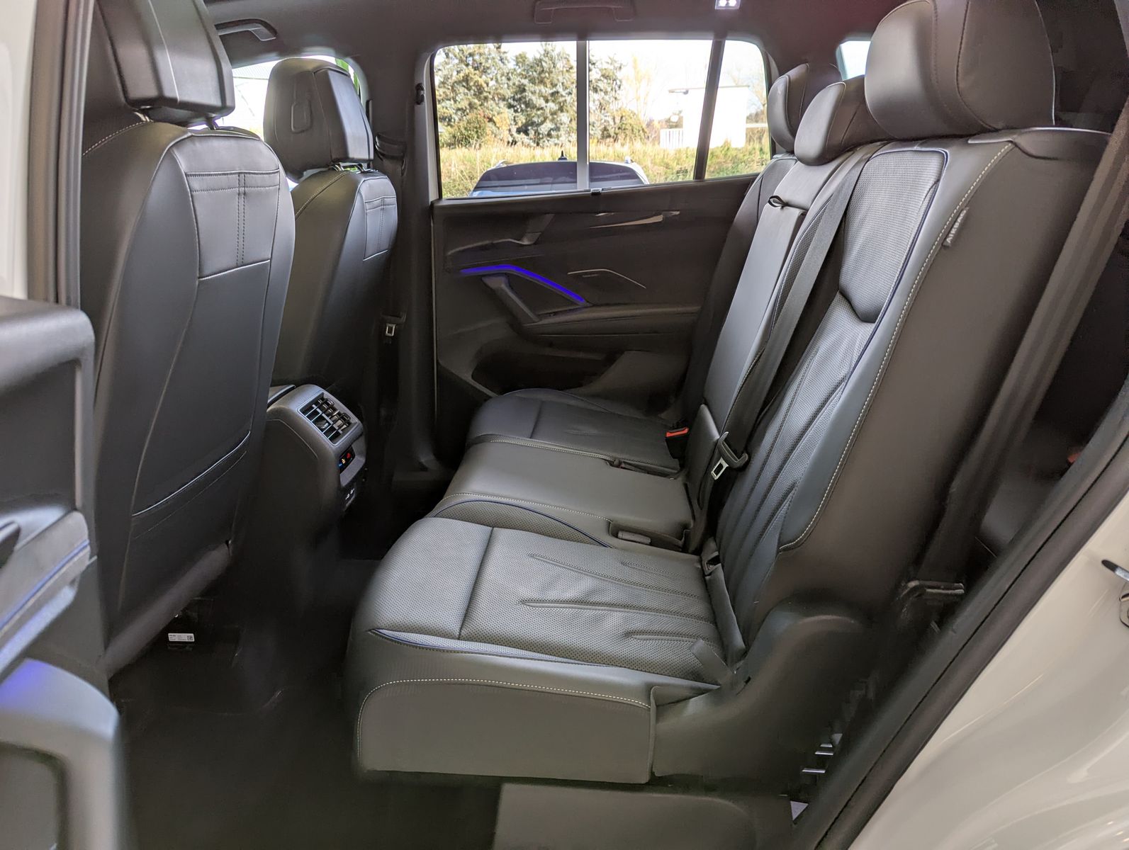 VW Tayron 2.0 R-Line Leder Launch Pano Black AHK 20 - Image 13