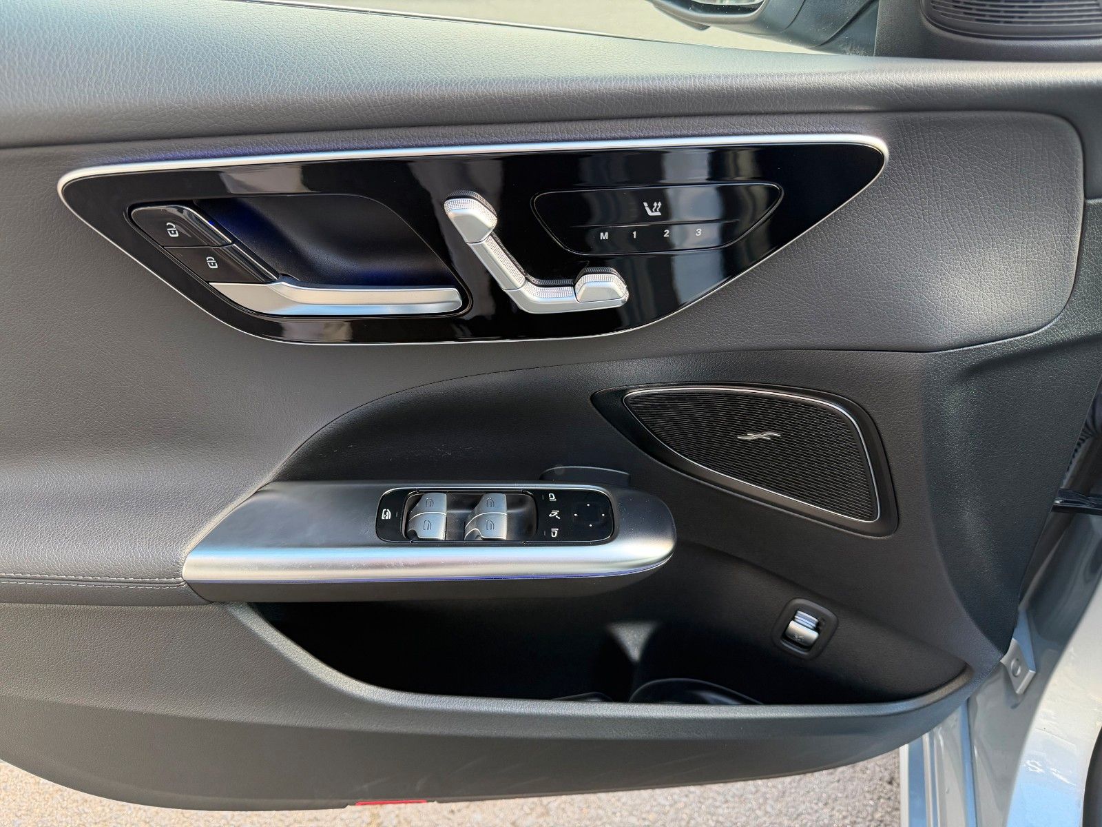 Fahrzeugabbildung Mercedes-Benz C 220d T 4M Avantgarde+Distr+AHK+Memory+360+uvm.