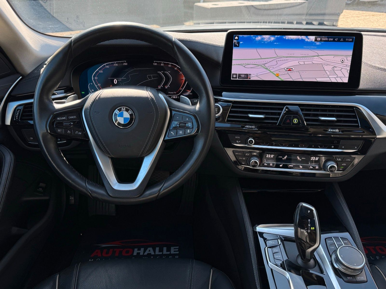 Fahrzeugabbildung BMW 520i Touring Luxury Line Pano Leder HiFi CAM AHK